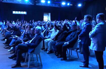 Las votaciones en Ezeiza fueron casi unánimes; solamente el representante de Talleres, de Córdoba, se opuso, mientras estuvo en la asamblea.