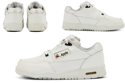 Las zapatillas están nuevas y en caja, pero podrían tener algunos defectos producto del paso del tiempo