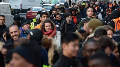 Las zonas del centro de Londres están particularmente abarrotadas durante la época navideña.
