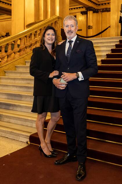 Laura Aisiks y Jorge Knoblovitz, expresidente de DAIA