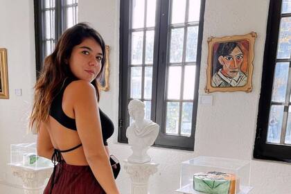 Laura aprendió lenguaje de señas cuando era pequeña (Foto Instagram @laura.bucer)