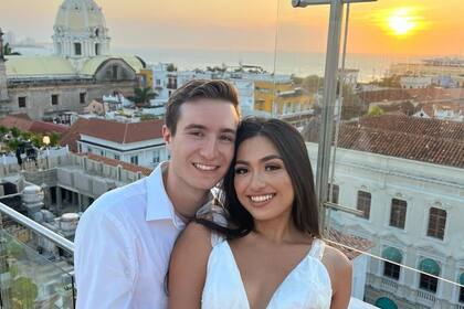 Laura Casallas y su esposo Mason Martochko se volvieron a casar durante un viaje a Cartagena, Colombia