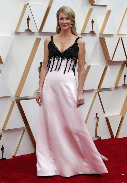 Laura Dern optó por un vestido de Armani Privé para que la que podría ser su gran noche tras una exitosa recorrida por la temporada de premios