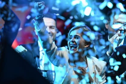 Laura Fernández la noche de su victoria presidencial en Costa Rica, donde ganó en primera vuelta