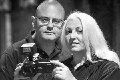 Laura Hoyle y su esposo, Kirk Stevens, su compañero de espeluznantes aventuras