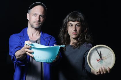 Laura Kalauz, una de las dos creadores e intérpretes de una performances llamada Cmmn sns prjct, en Arthaus