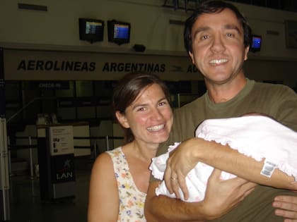 Laura Muñoz junto a Alejandro Vandenbroele, con quien estuvo casada cuatro años y tuvo a su hija "Poli".