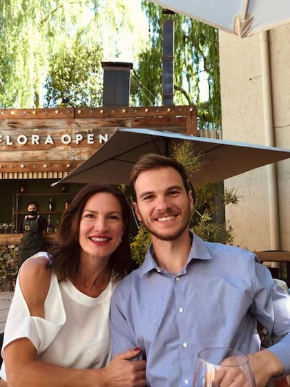 Laura Muñoz junto a Felipe, uno de los hijos de su primer matrimonio