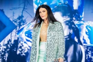 Laura Pausini sufrió una aparatosa caída en pleno show en Milán y asustó a todos