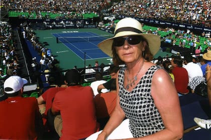 Laura Samatan, acompañando a su hijo que es periodista especializado en tenis y vive en Londres