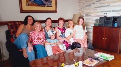 Laura se mantiene activa gracias a la fe, esa que la hizo superar los 90 años