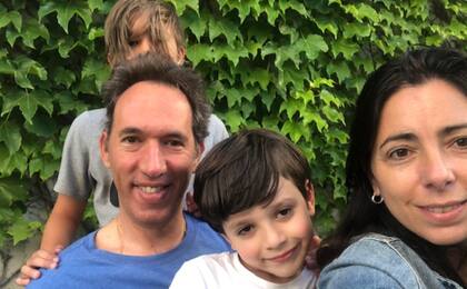 "Laura siempre al lado mío en cada detalle, los chicos son chicos y cada vez los siento más cerca".