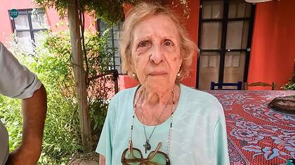 Laura tiene 97 años, vive con su familia y reveló cuál es el secreto de su longevidad