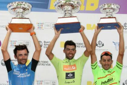 Laureano Rosas con su tercera conquista en la Doble Bragado