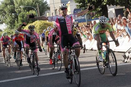 Laureano Rosas sigue líder en la general