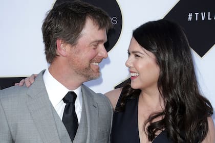 Lauren Graham y Peter Krause en la alfombra roja de los TV Lands Awards en 2015