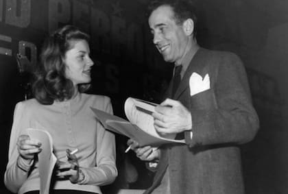 Lauren y Humphrey leyendo un guion (Getty Images)