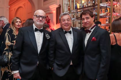 Laurencio Adot, Hernán Terramagra (dueño de la joyería Santino) y Damián Romero.