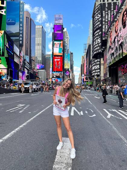 Laurita Fernández en su segundo viaje a Nueva York y con el guion de la adaptación teatral de Legalmente rubia en manos