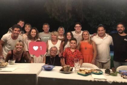 Laurita Fernández y Nicolás Cabré pasaron las fiestas navideñas juntos y con sus familias reunidas