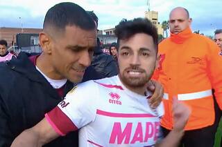 La furiosa reacción de Lautaro Acosta contra un rival (y una cámara) tras otra derrota de Lanús