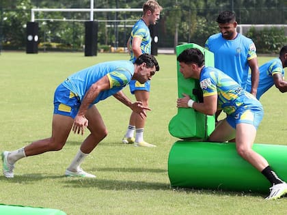 Lautaro Bazán Vélez (derecha), en un ejercicio durante una práctica de Hyderabad Heroes