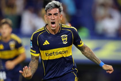 Lautaro Di Lollo celebra el gol que metió en el partido de Boca contra Riestra