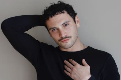 Lautaro Disi, es nieto de una leyenda del radioteatro y uno de los actores cómicos más consagrados