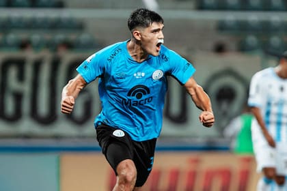 Lautaro Gutiérrez fue uno de los goleadores de la noche y además asistió sin querer a Rigoni, que abrió el triunfo.