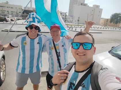 Lautaro Iparraguirre y su papá llegaron a Qatar tras una escala de tres días en Turquía