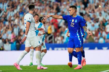 Lautaro Martínez celebra uno de sus dos goles a Guatemala, en el último amistoso antes de la Copa América pasada, jugada en Estados Unidos. Esa noche, la selección ganó por 4-1