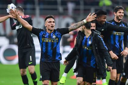 Lautaro Martinez convirtió el último gol de Inter para la victoria frente a Milán