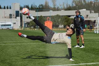 El viernes al sol de la selección: dos bajas para viajar a Ecuador y "la frescura" que tiene Scaloni a mano