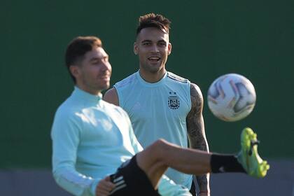 Lautaro Martínez (Inter) y Gonzalo Montiel (Sevilla) son dos de los futbolistas argentinos que no podrían viajar a los tres partidos de eliminatorias si se confirma el lockout de las ligas europeas.