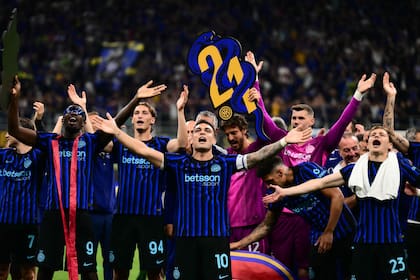 Lautaro Martínez , líder en la celebración de Inter campeón de la Serie A
