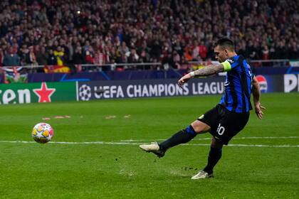 Lautaro Martínez finishes the penalty high in the series that meant Inter's elimination against Atlético de Madrid in the Champions League