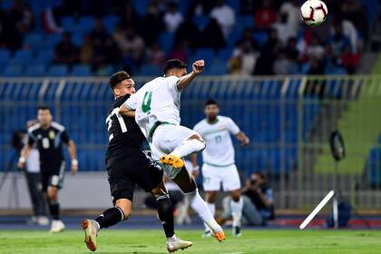 Lautaro Martínez cabeceó al gol: será el 1-0.