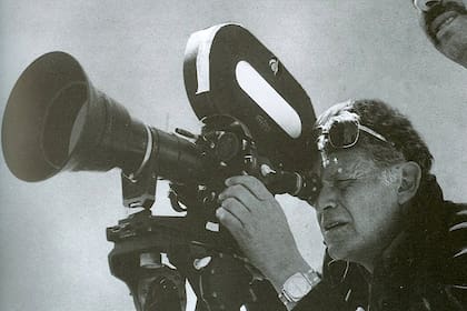 Lautaro Murúa detrás de la cámara, en un camino con infinidad de derivas que ahora retoma su nieto en un documental