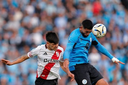 Lautaro Rivero y Lucas Passerini, cabeza a cabeza durante la final del torneo Apertura