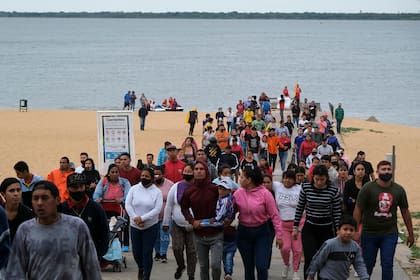 Lautaro Rosé, el joven de 18 años que había desaparecido el lunes a la madrugada en aguas del río Paraná en la capital correntina tras una persecución policial, fue encontrado muerto esta mañana.