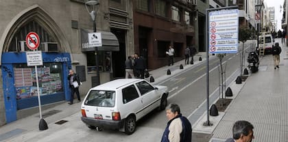 Lavalle, casi esquina Alem, en la zona del Bajo, una de las calles que está vigilada con cámaras de fotomultas