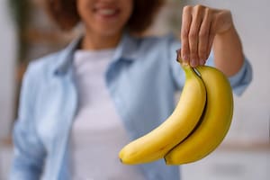 Por qué deberías lavar las bananas antes de pelarlas: beneficios y contraindicaciones