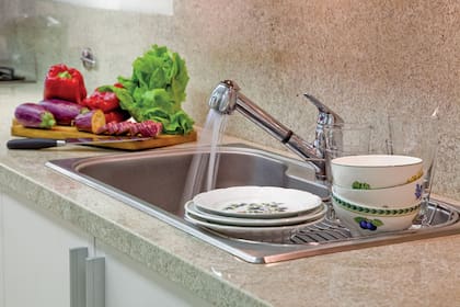 Lavar los platos, ducharse o tomar un baño de inmersión son los usos más comunes del agua caliente