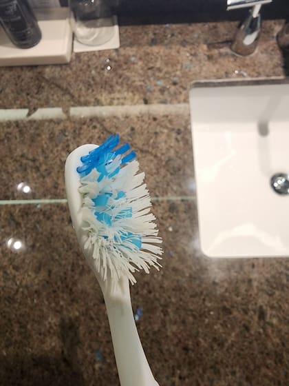 Lavell Jackson publicó una foto de su cepillo de dientes en Facebook