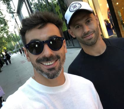 Lavezzi con Mascherano en Beijing.