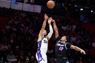 LaVine anota 42 puntos; Kings vencen a Heat 127-111 y rompen racha de cuatro derrotas