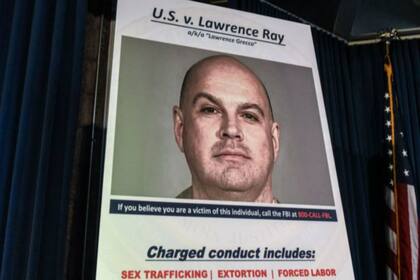 Lawrence Ray se enfrenta a cargos de extorsión, tráfico sexual y trabajos forzados.