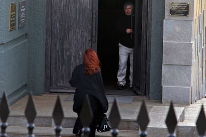 Tras la muerte de Néstor Kirchner, Lázaro Báez erigió un mausoleo de tres pisos en su honor en Río Gallegos, inspirado en el Dôme des Invalides de París