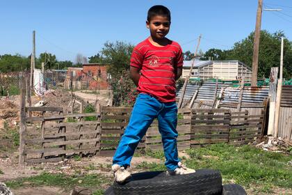 Lázaro Cardoso tiene 8 años y vive en el asentamiento Cullen, en la zona norte de Rosario