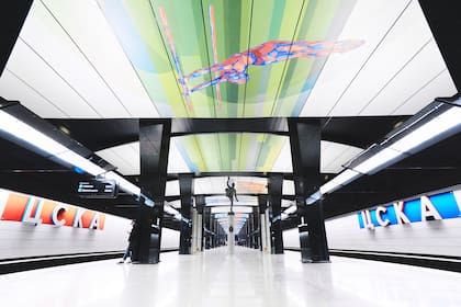 LBK integra todas las líneas de metro radiales y proporciona transferencias a otros medios de transporte.